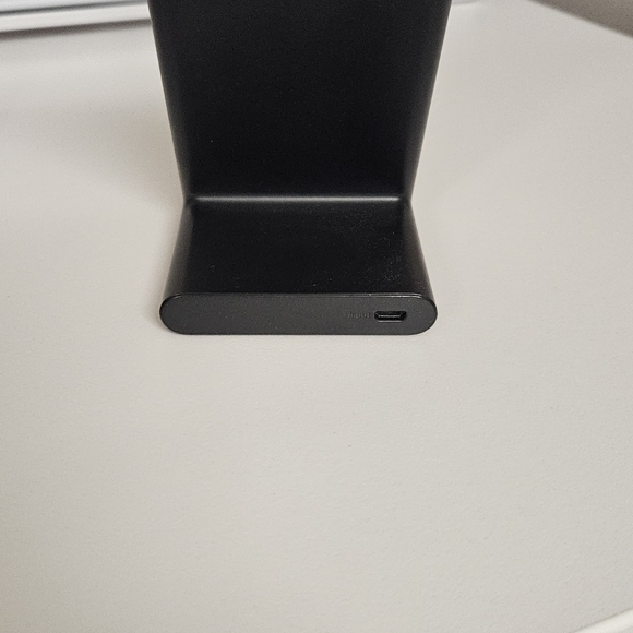 ANKER PowerWave 10 Pad and Stand - Picture 2 of 3